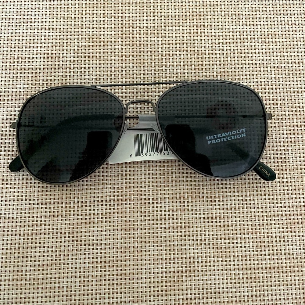 Black Ray-Ban Style Aviator Sunglasses - Picture 1 of 3